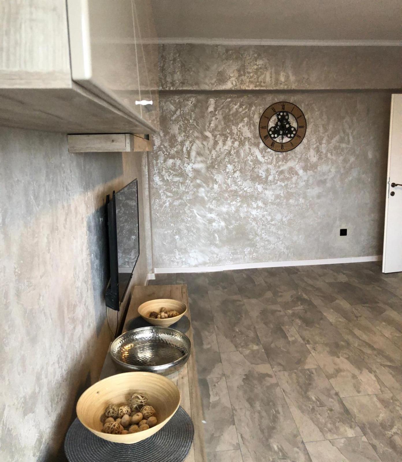 Alfredo Apartament Buzău Exteriör bild
